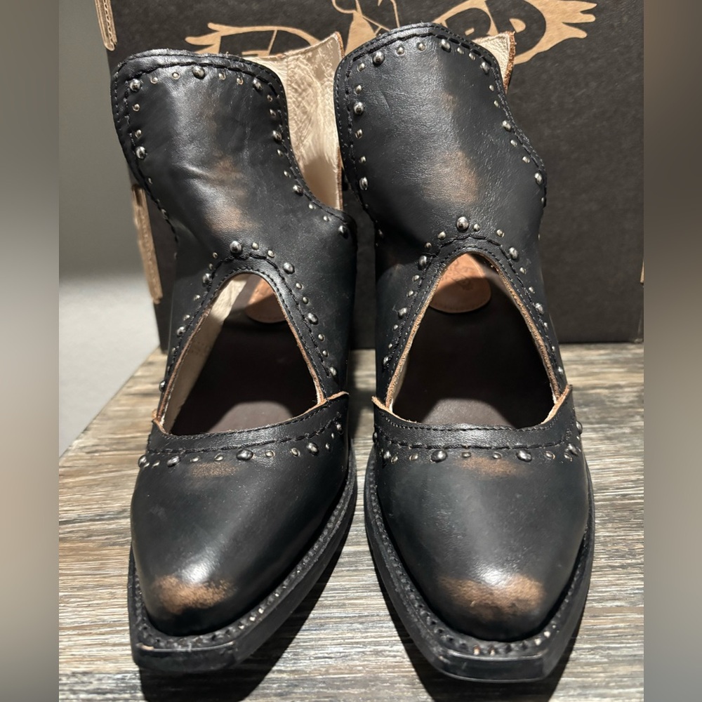 Freebirds Black Studded Ankle Booties NIB NWT - Picture 2 of 8